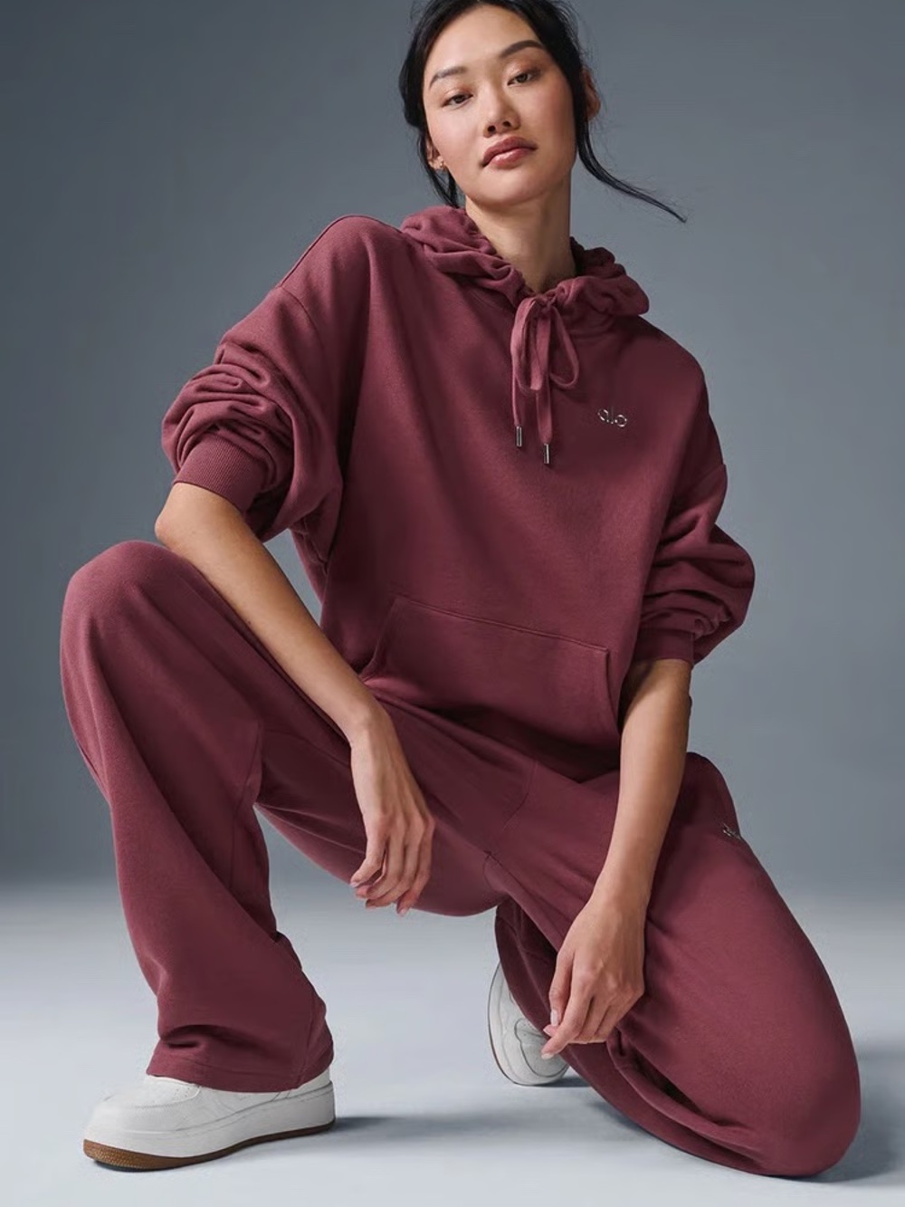 alo yoga accolade set burgundy truffle
